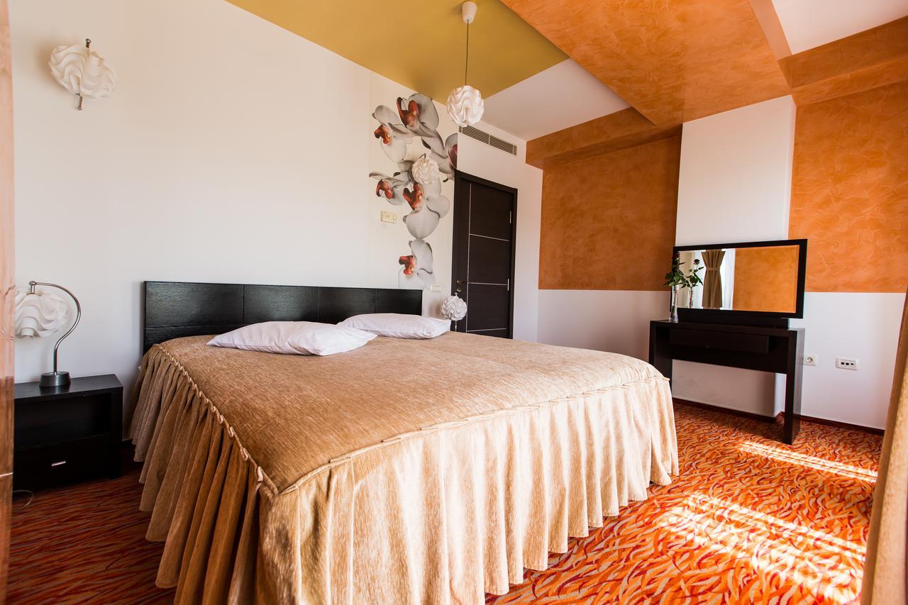 Hotel Grandis Apulum Mioveni Zewnętrze zdjęcie