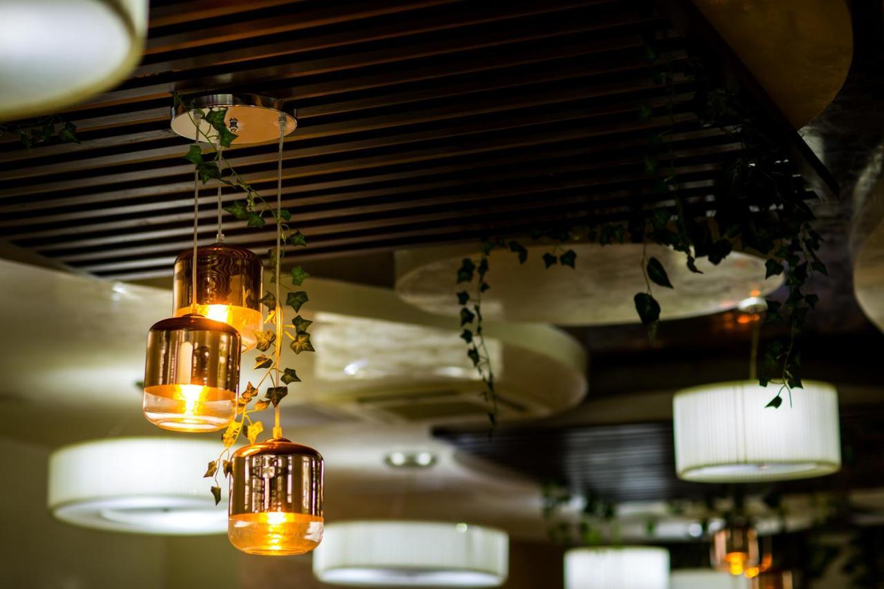 Hotel Grandis Apulum Mioveni Zewnętrze zdjęcie